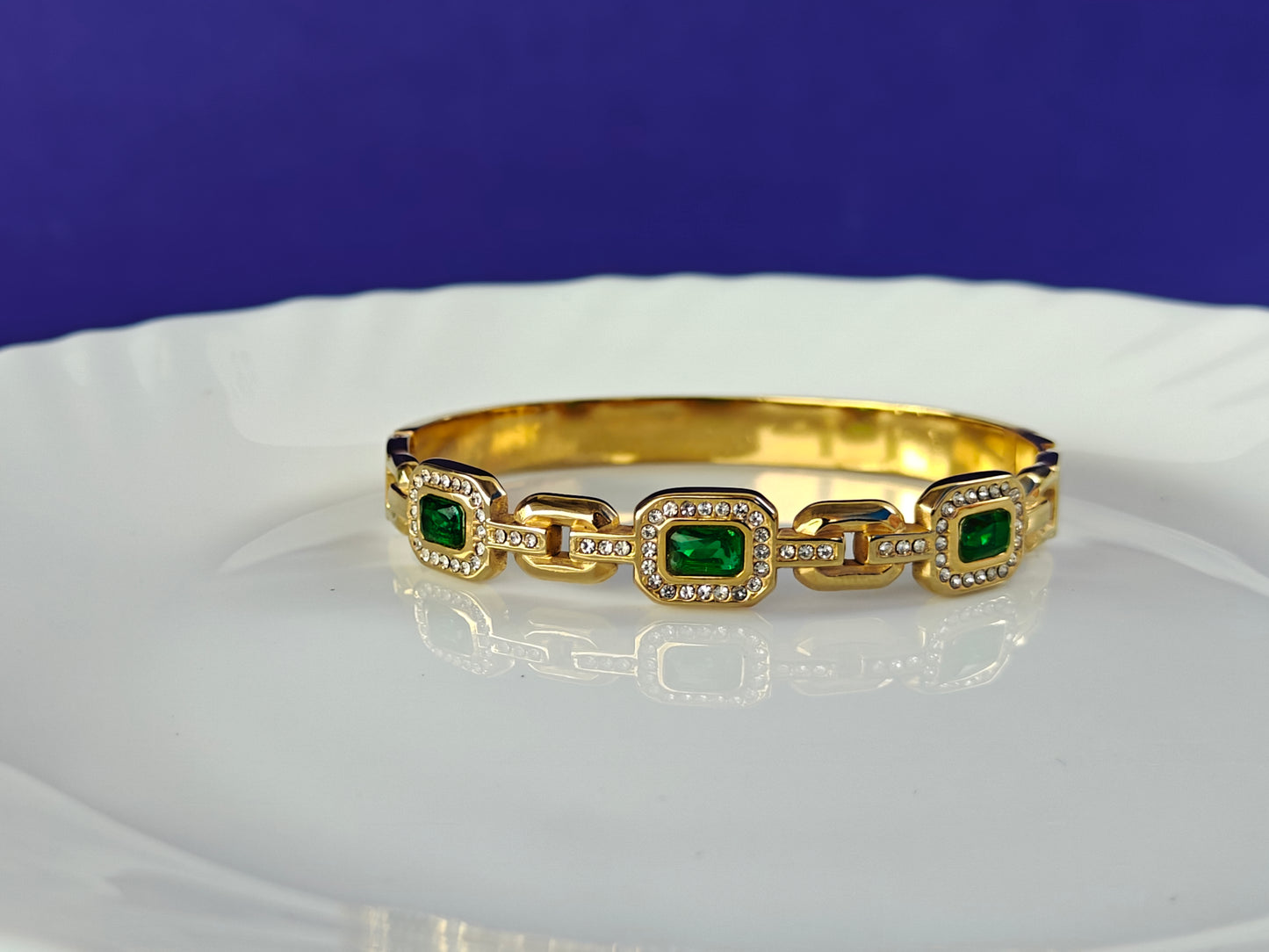 GOLD  BRACELET
