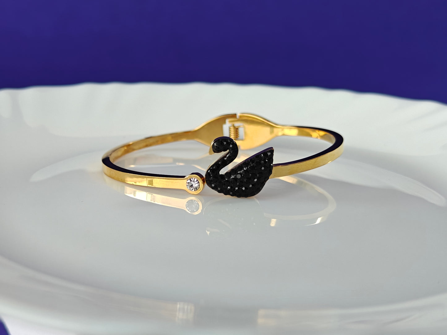 GOLD  BRACELET