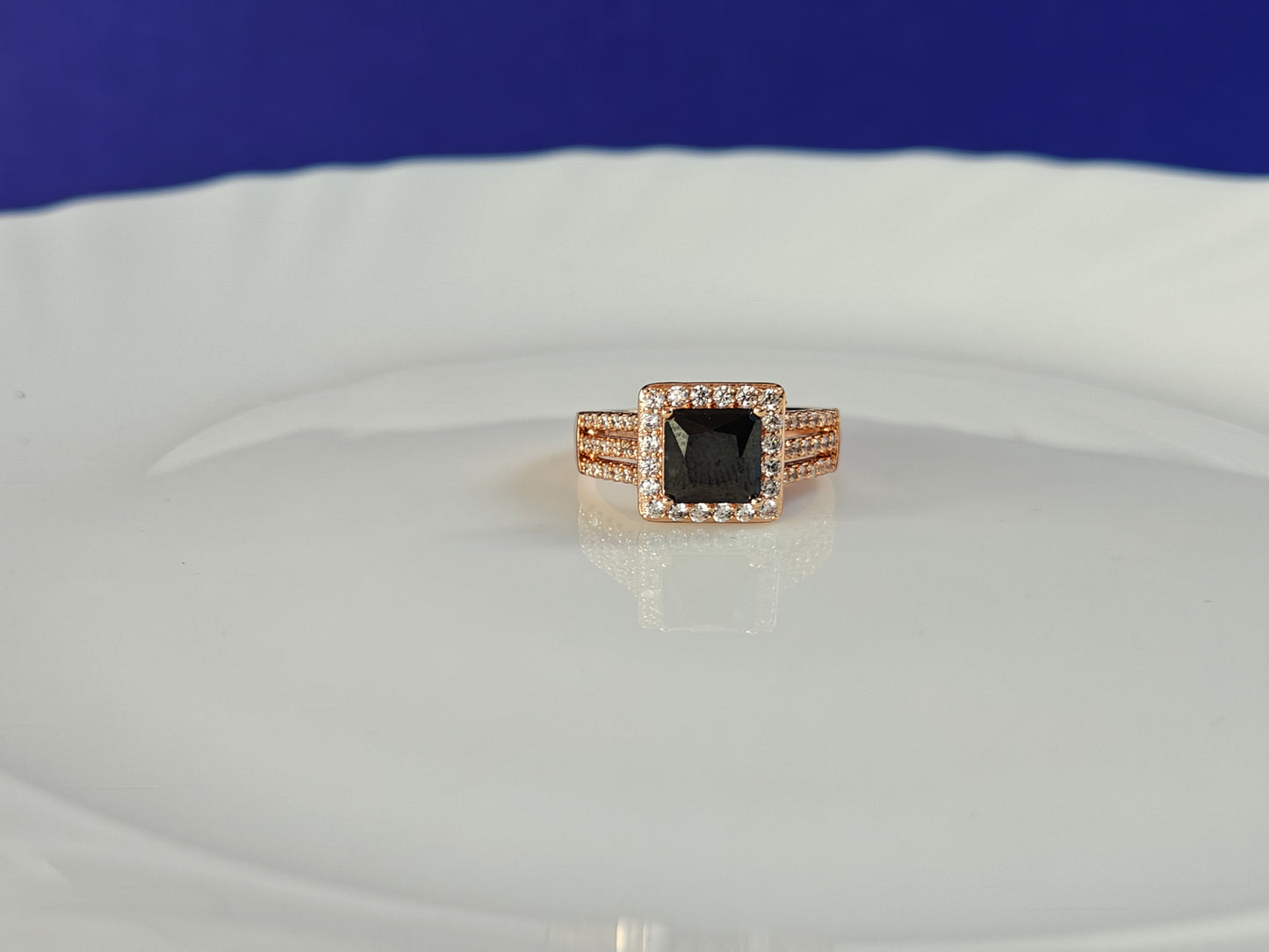 ROSEGOLD RING ..