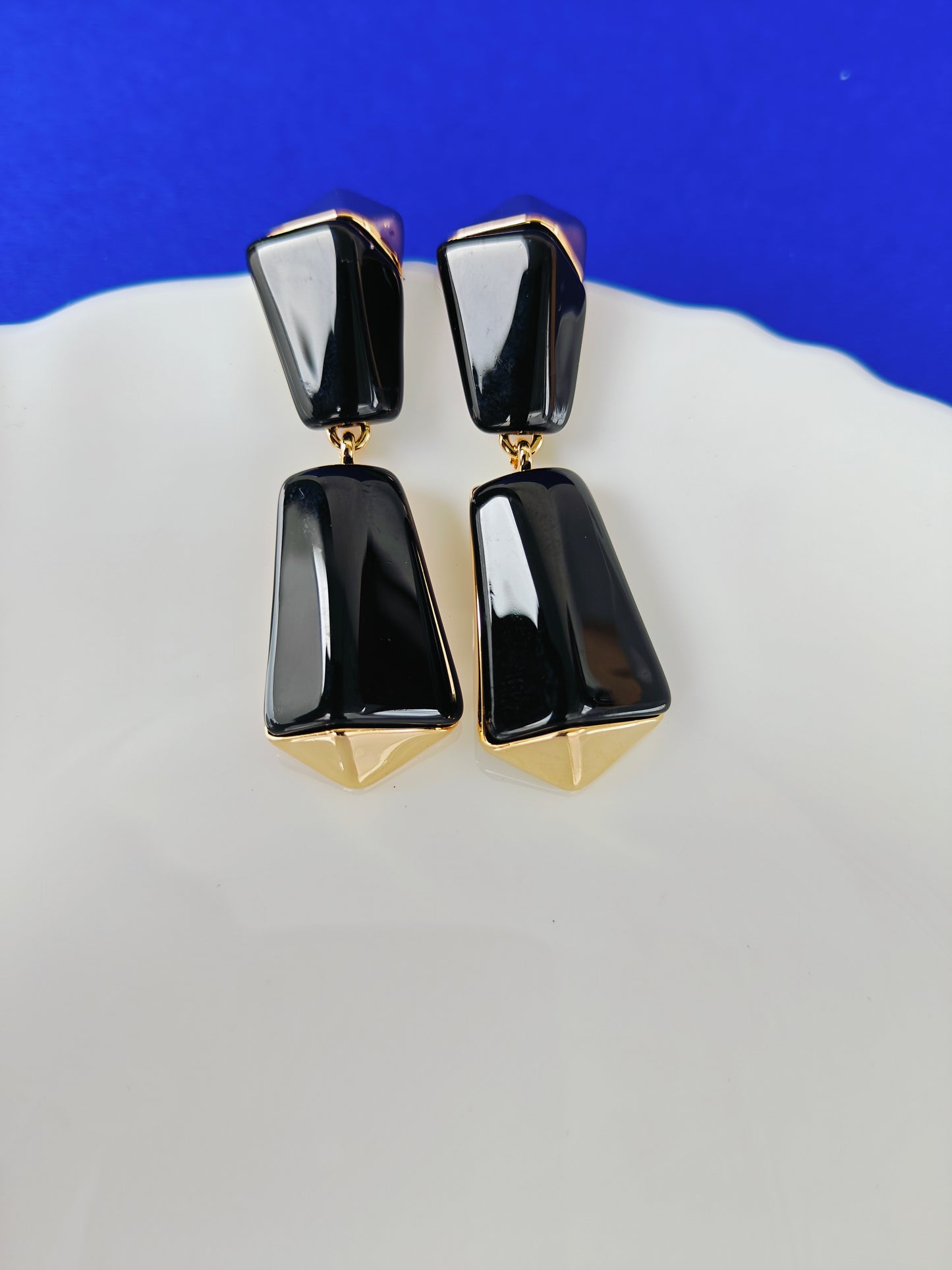 GOLD EARRING  7O T7 X