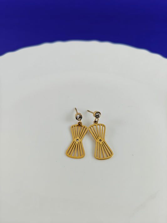 GOLD EARRING  8J T7 X