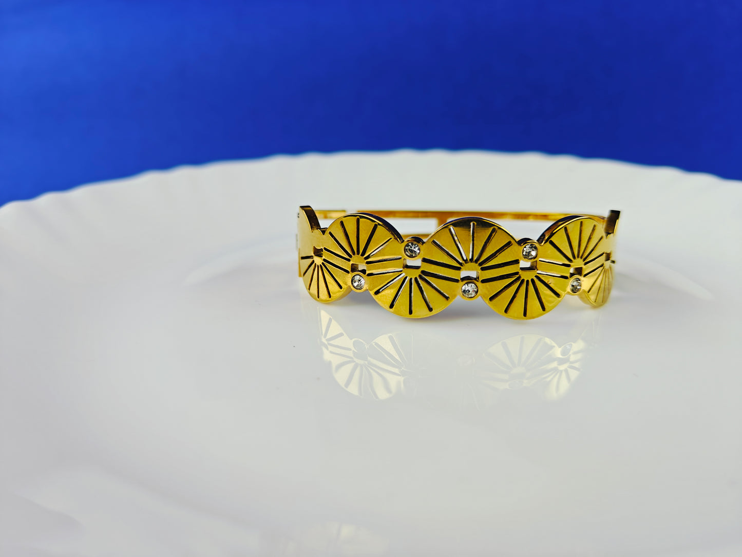 GOLD  BRACELET