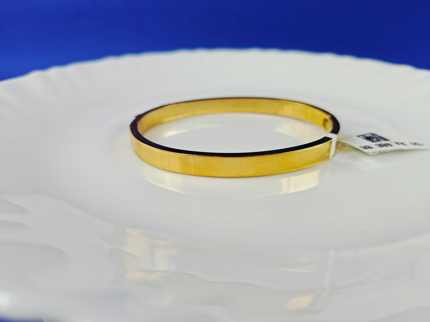 GOLD  BRACELET