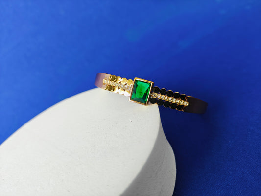 GOLD  BRACELET