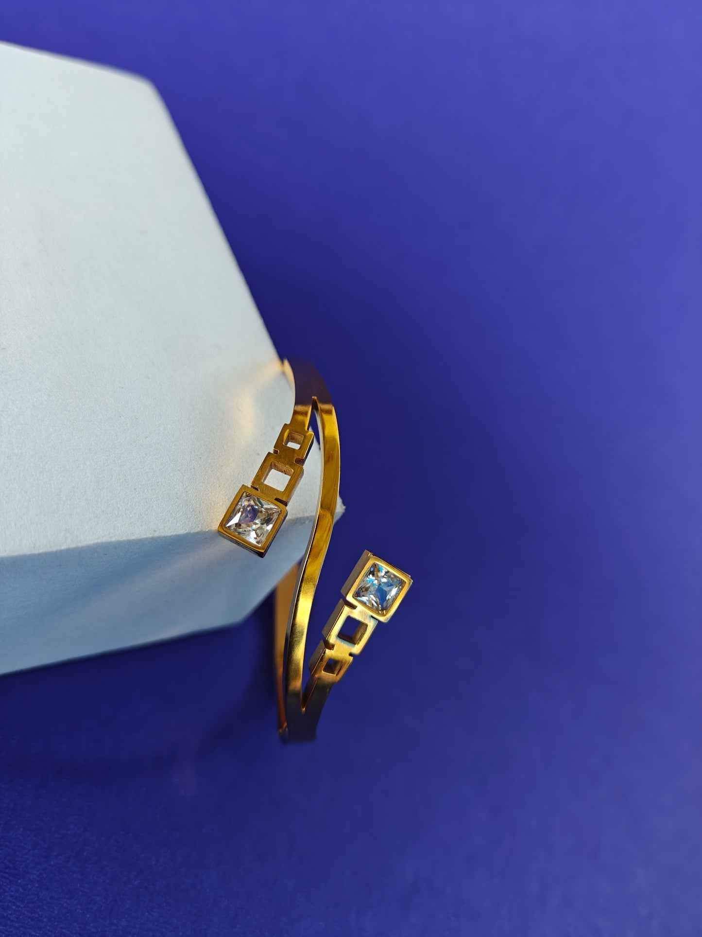 KIDS GOLD BRACELET ..