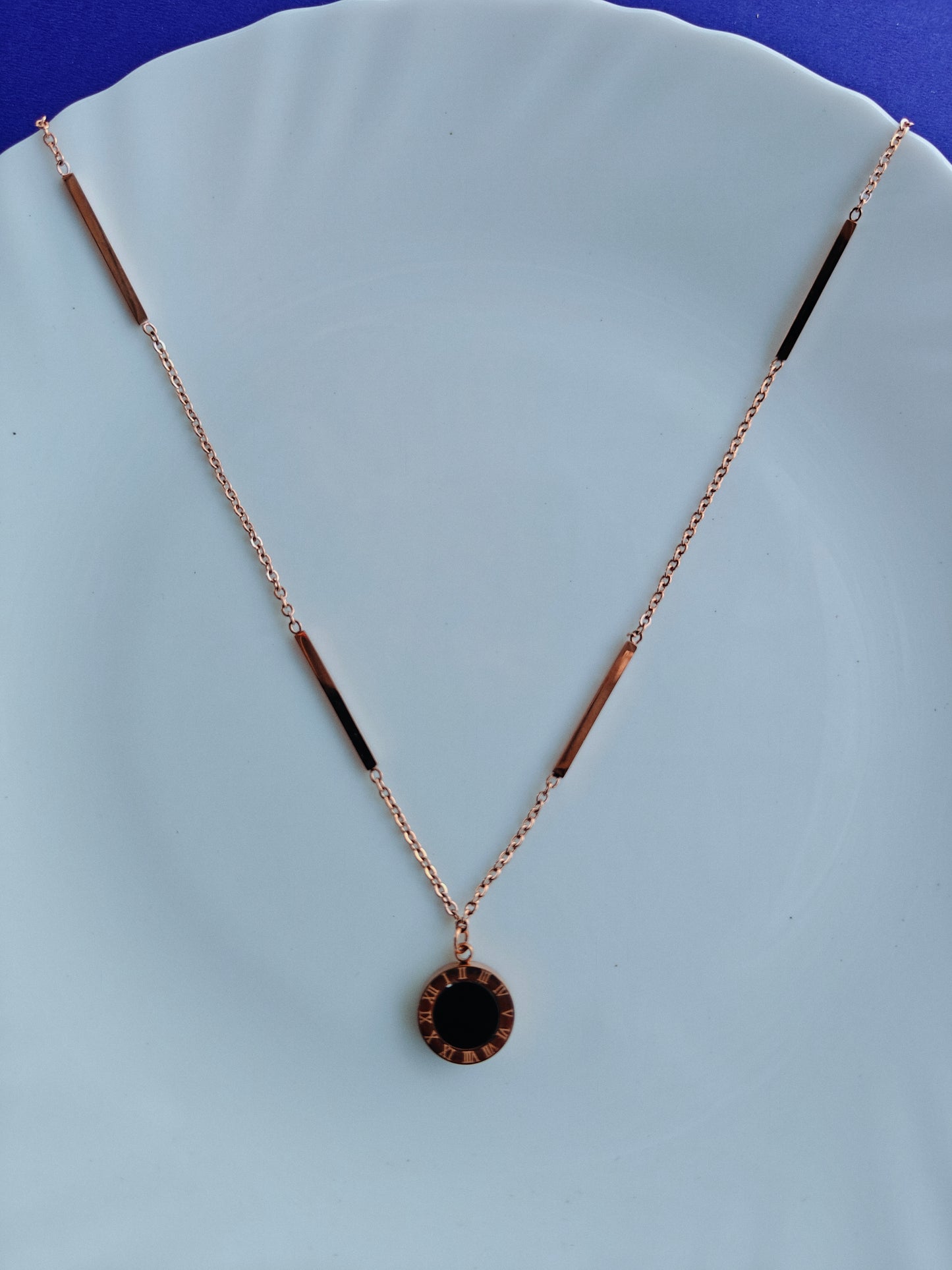 ROSEGOLD CHAIN .