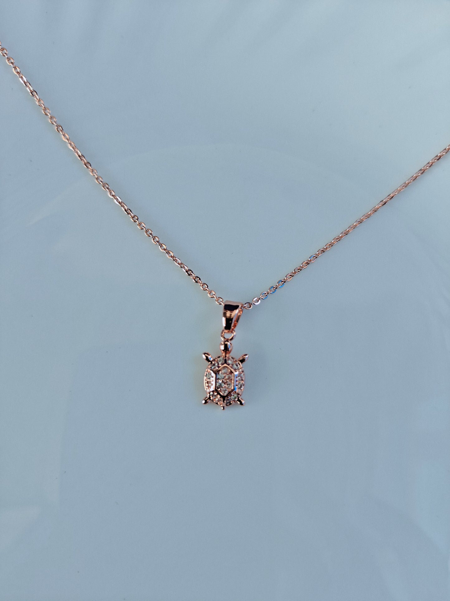 ROSEGOLD CHAIN .