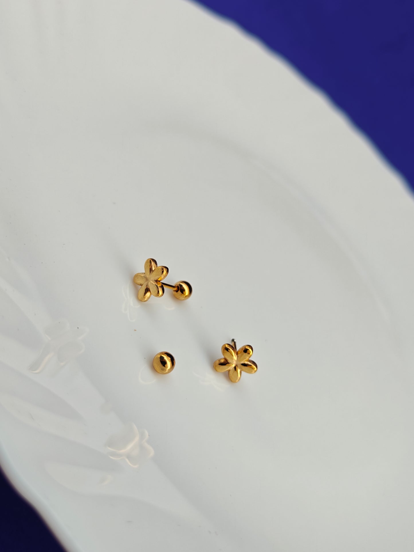 SCREW TYPE EARRINGS ANTI TARNISH AS 8