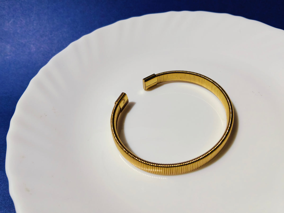 GOLD CUFF BRACELET