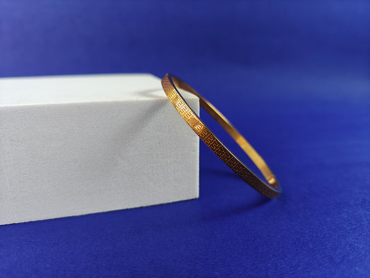 ADULT MINIMAL GOLD BRACELET y