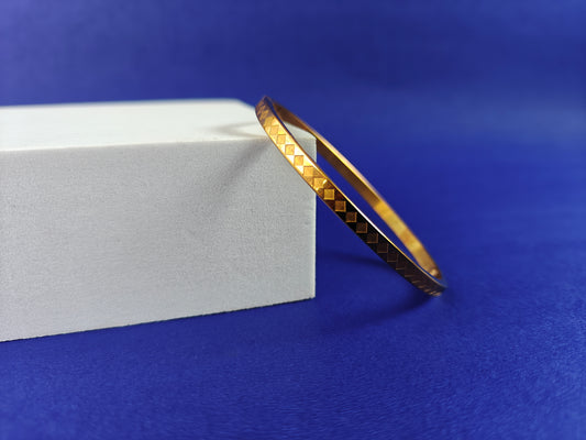 ADULT MINIMAL GOLD BRACELET y