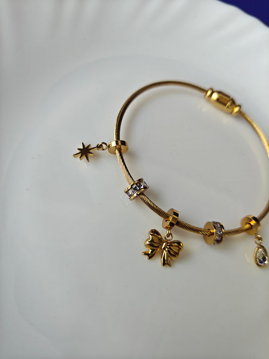 GOLD  BRACELET