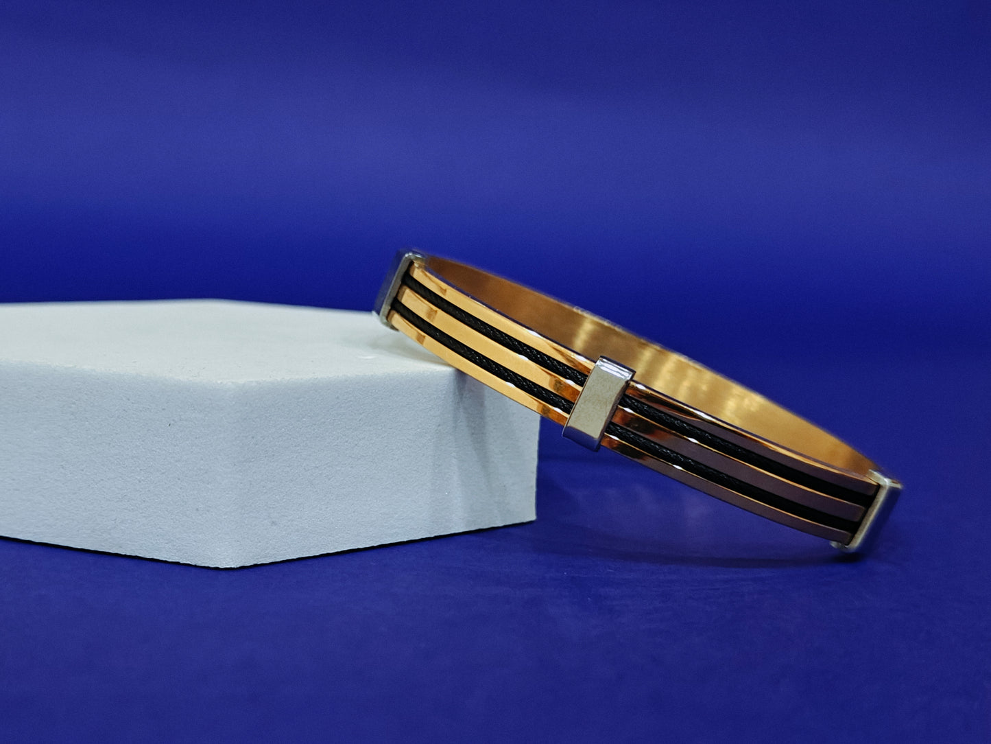 ADULT MINIMAL GOLD BRACELET y.