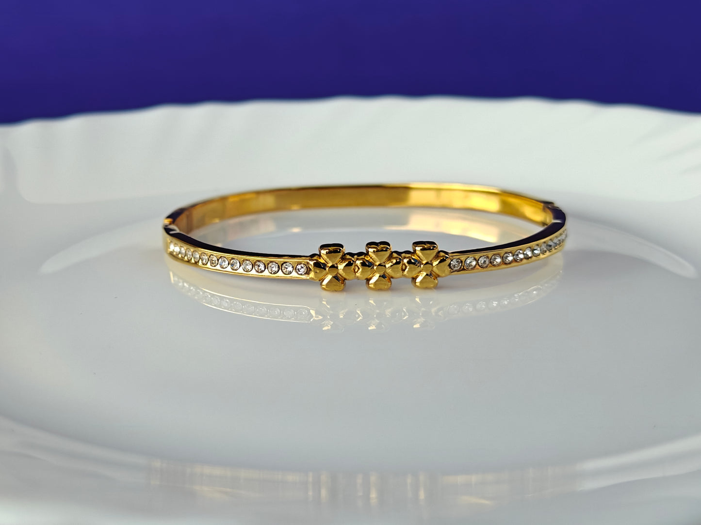 GOLD  BRACELET