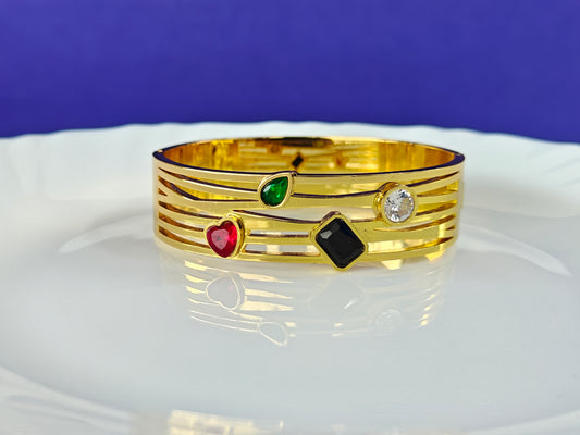 GOLD  BRACELET