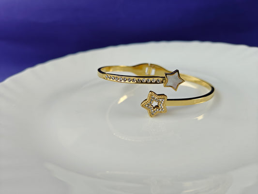 GOLD  BRACELET