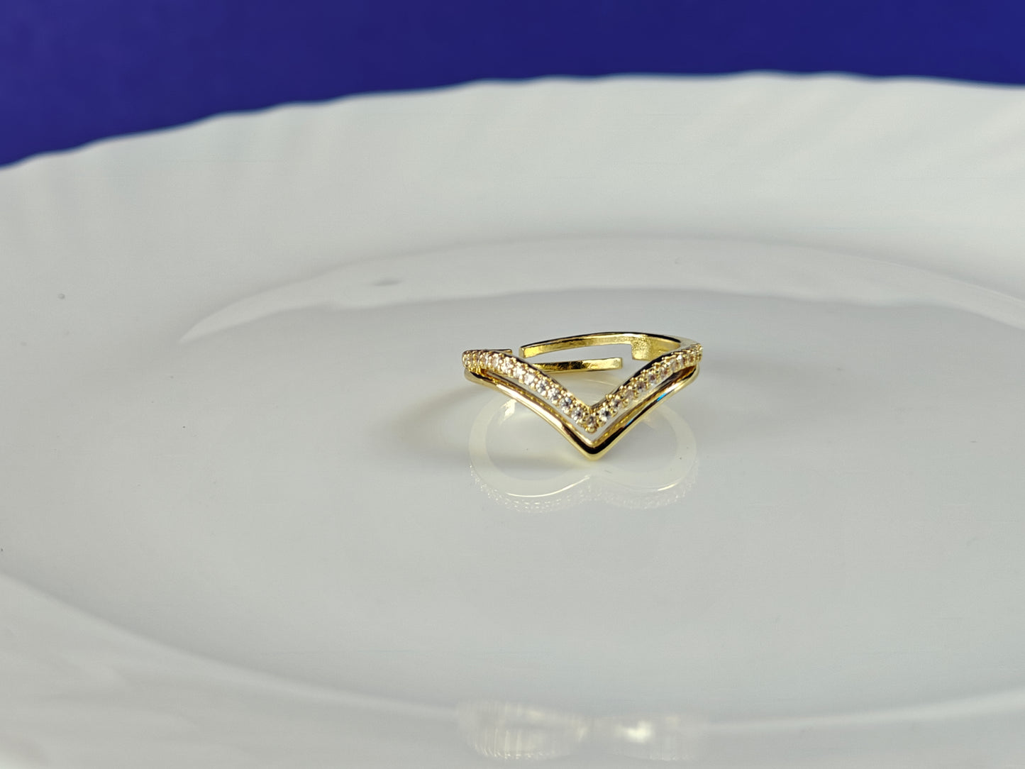 GOLD ADJUSTABLE RING ..