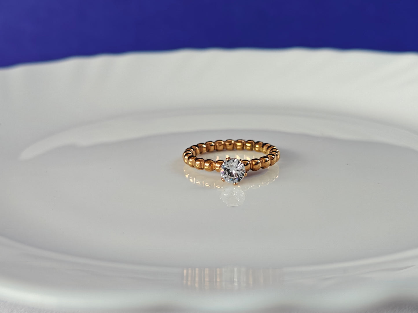 GOLD RING ..