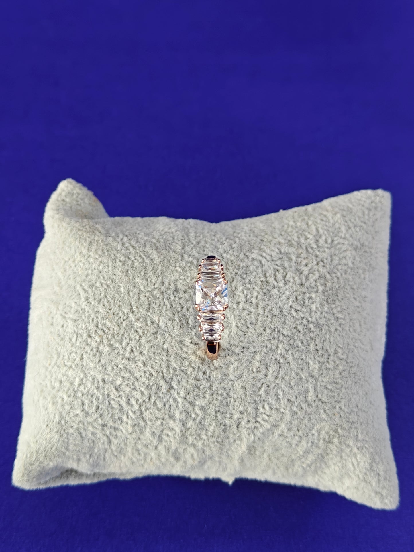 ROSEGOLD RING ..