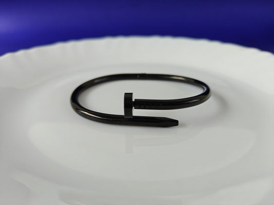 BLACK NAIL BRACELET