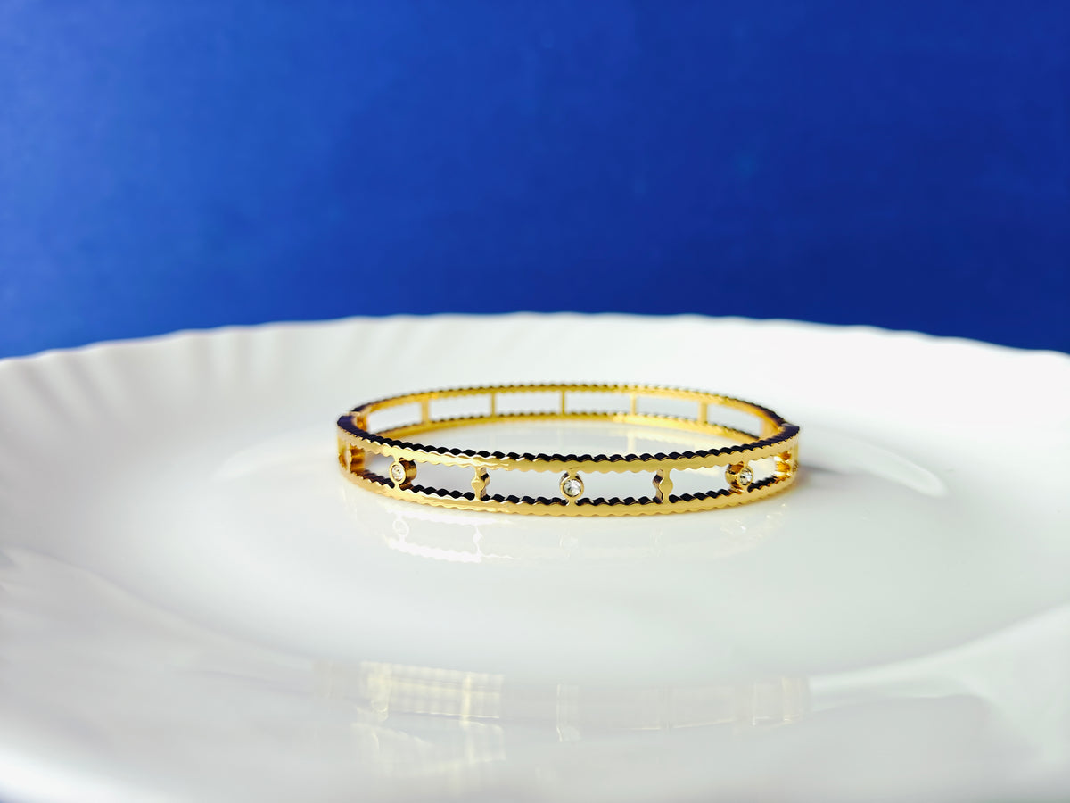 GOLD  BRACELET