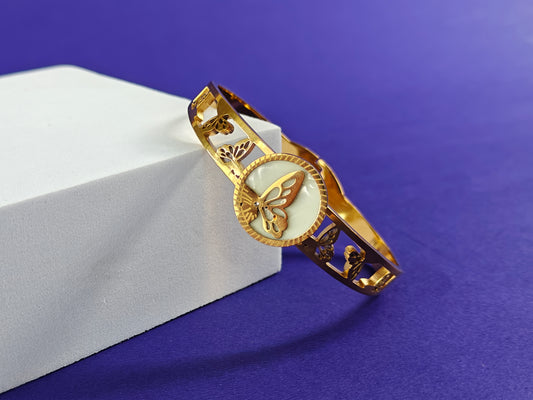 GOLD  BRACELET