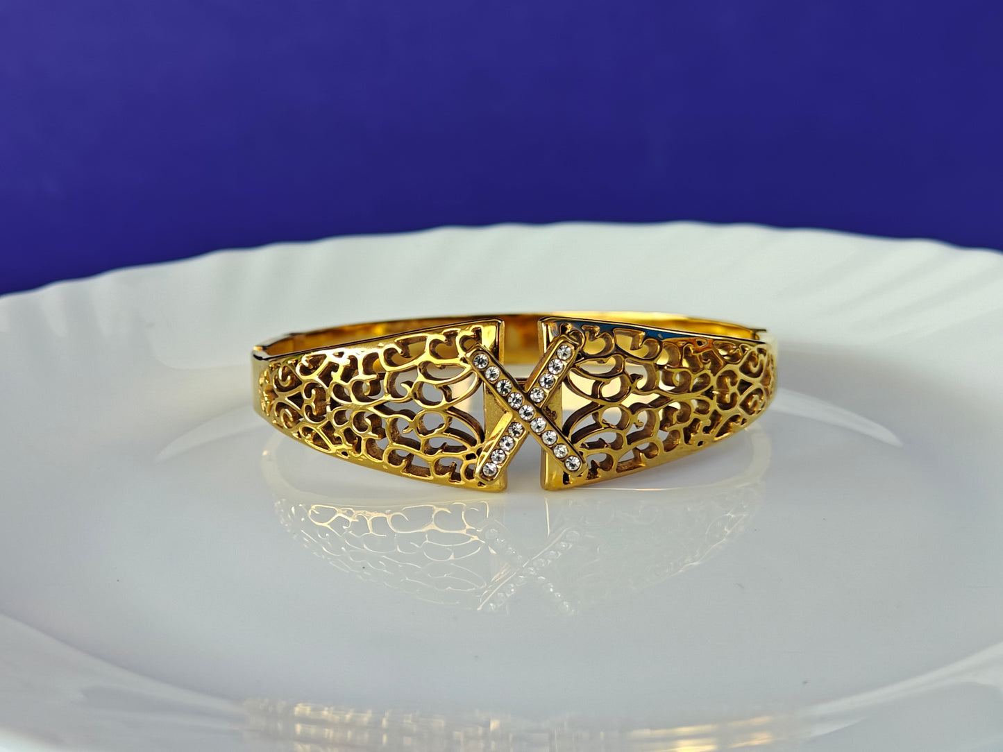 GOLD  BRACELET