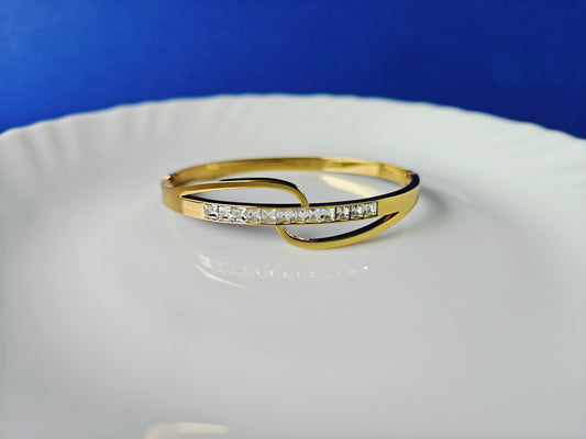 GOLD  BRACELET