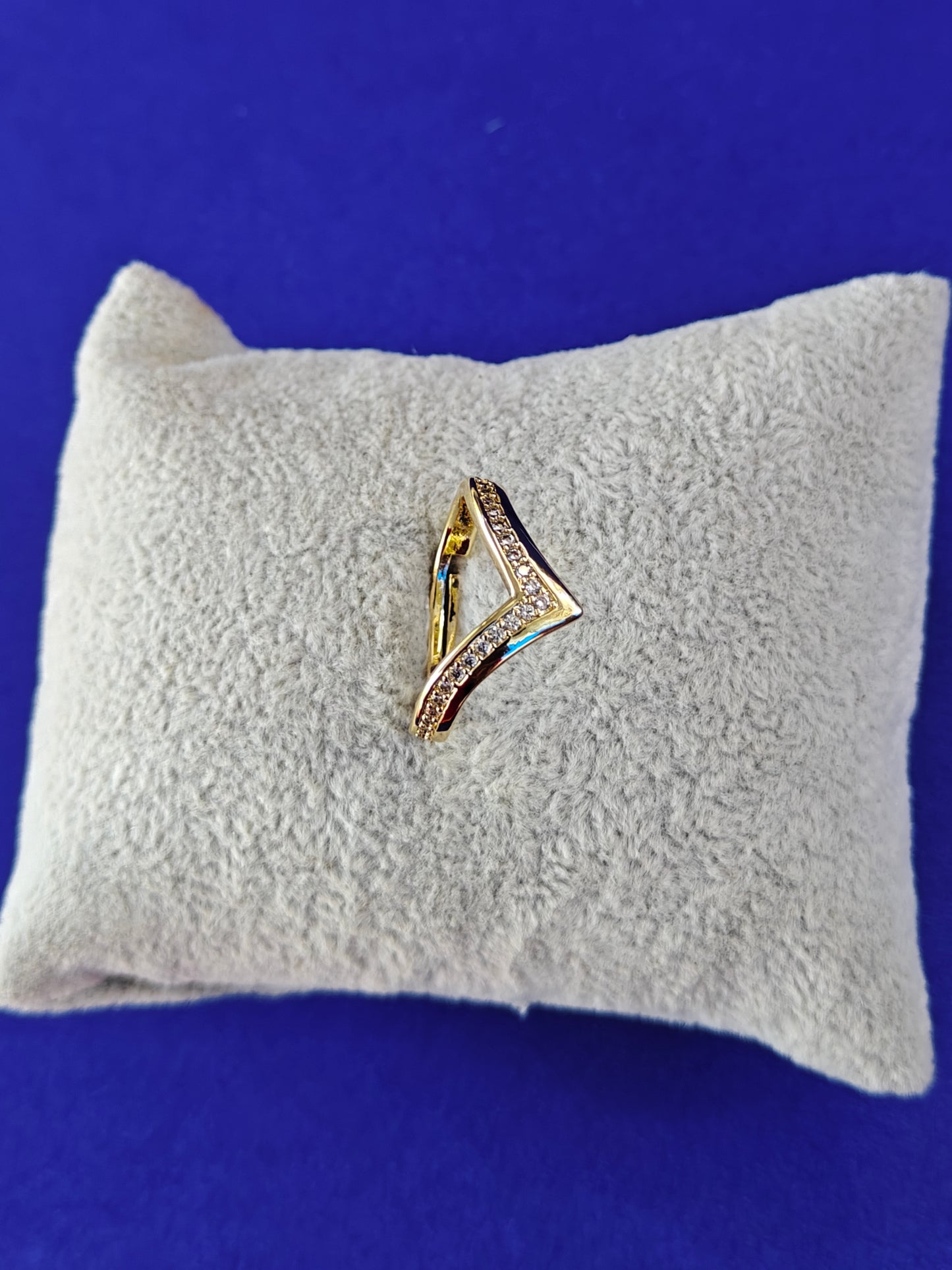 GOLD ADJUSTABLE RING ..