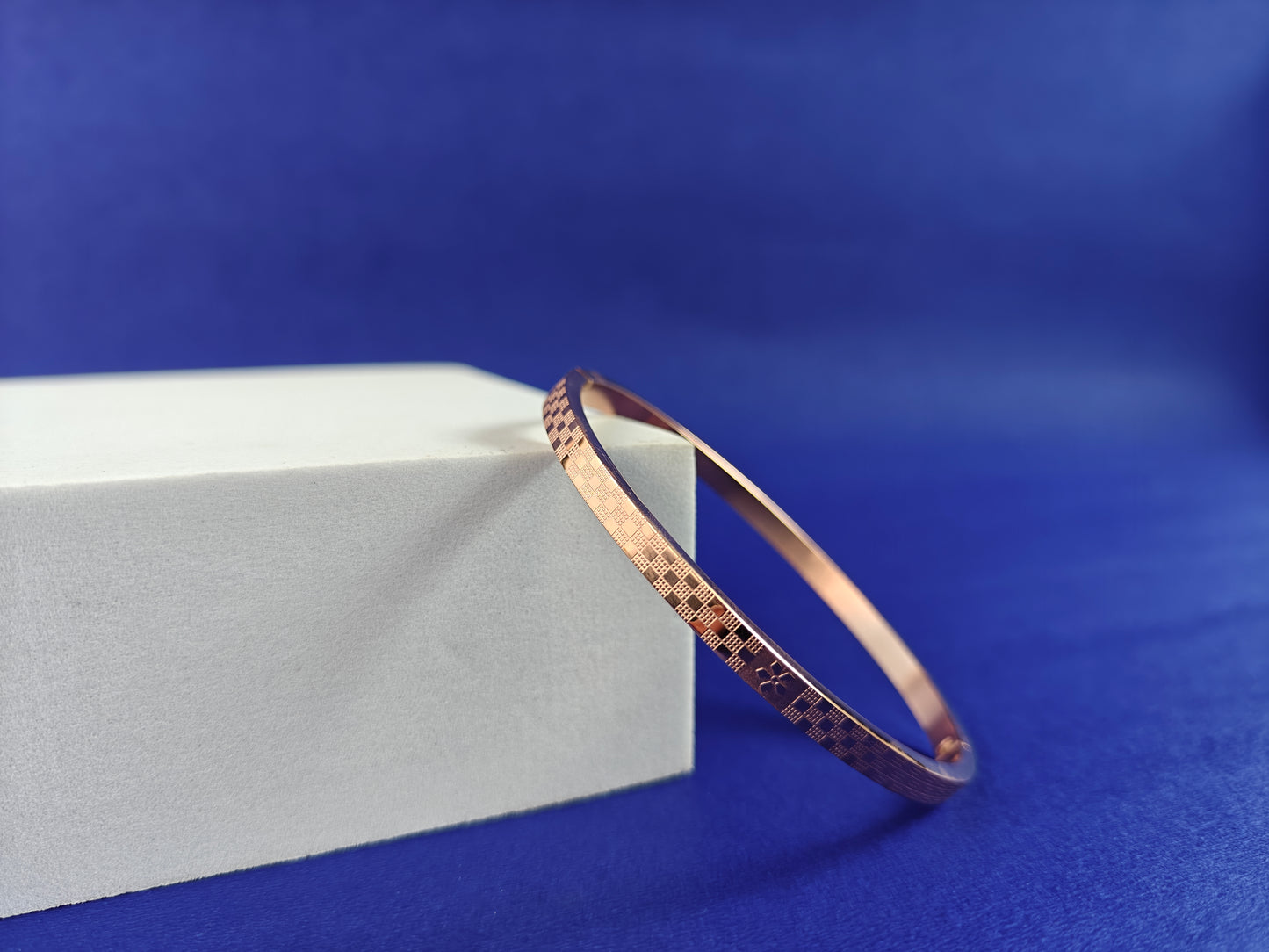 ADULT MINIMAL ROSEGOLD BRACELET y