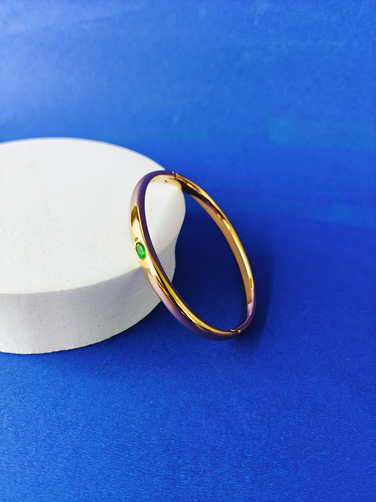 GOLD  BRACELET