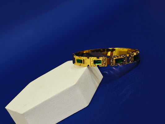 KIDS GOLD BRACELET ..