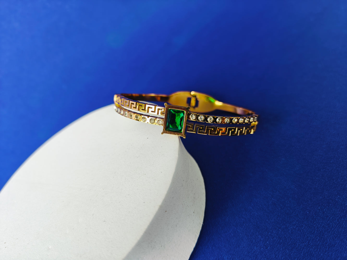 GOLD  BRACELET