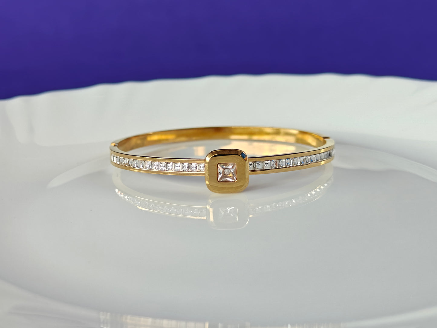 GOLD  BRACELET