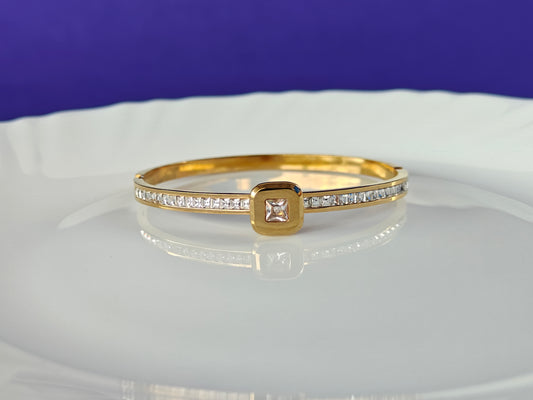 GOLD  BRACELET