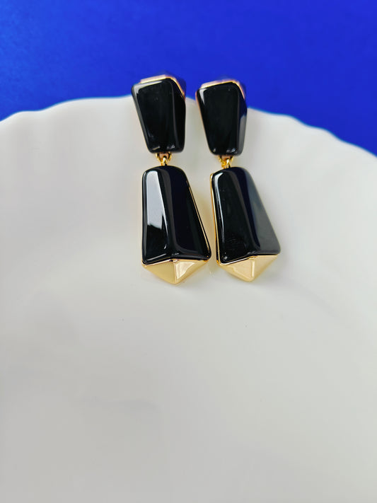 GOLD EARRING  7O T7 X