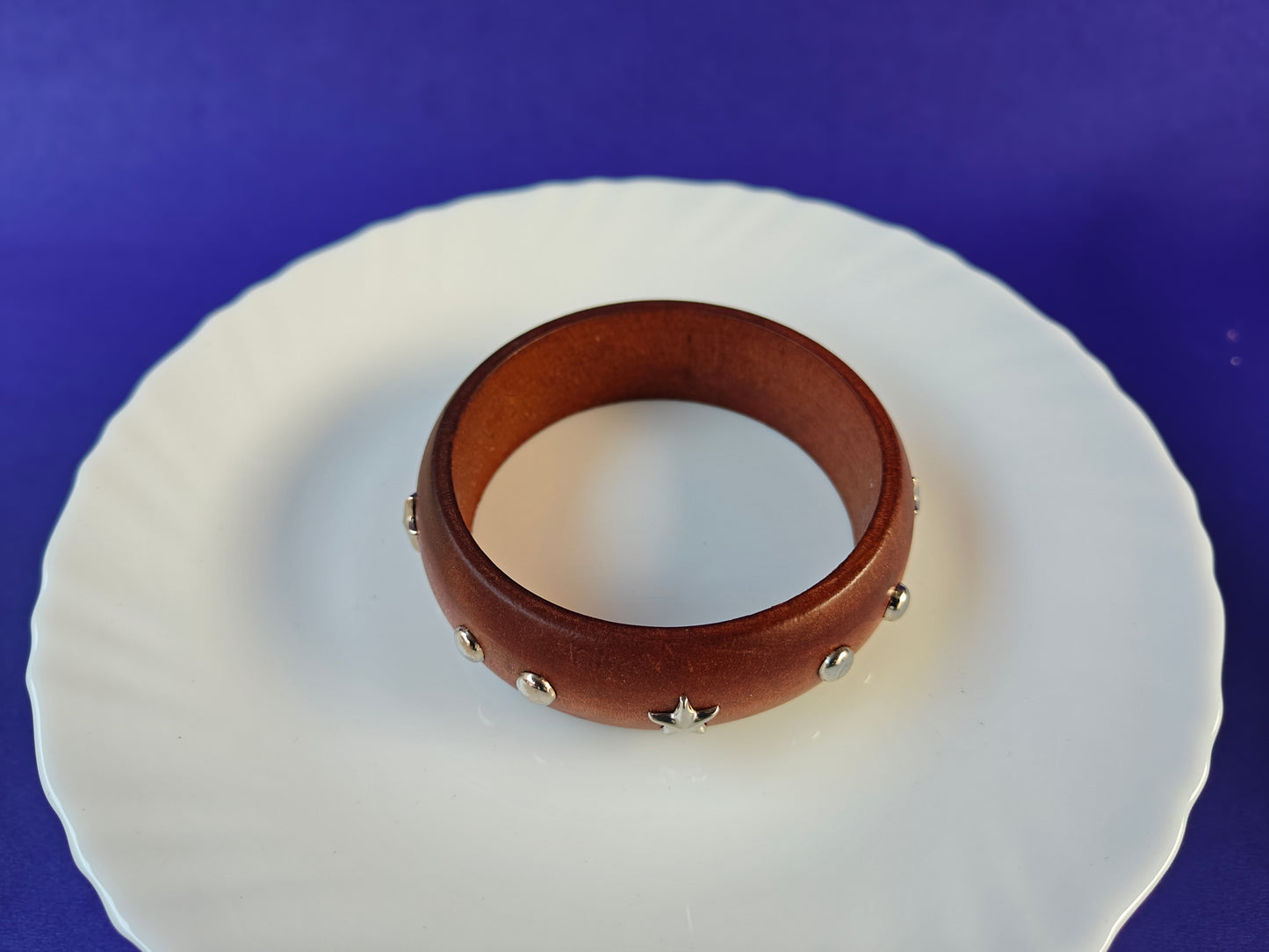 VINTAGE WOODEN BRACELET