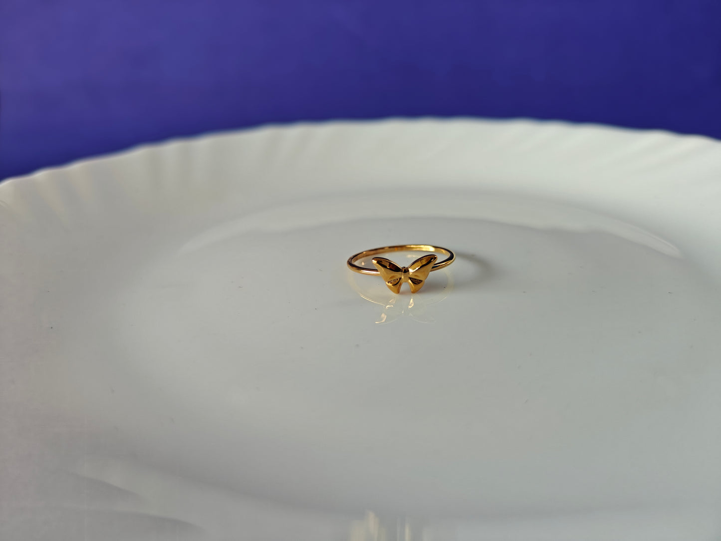 GOLD RING ..