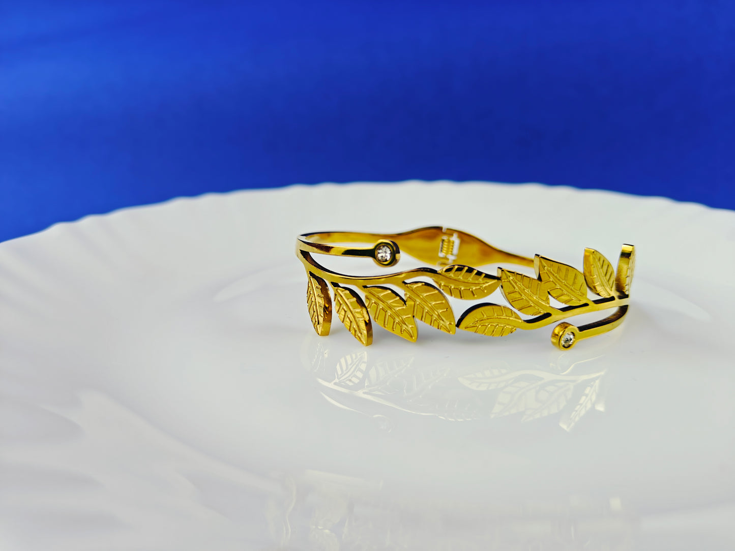 GOLD  BRACELET