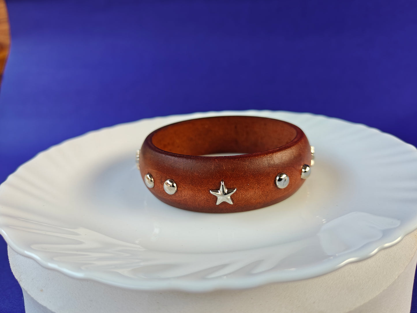 VINTAGE WOODEN BRACELET